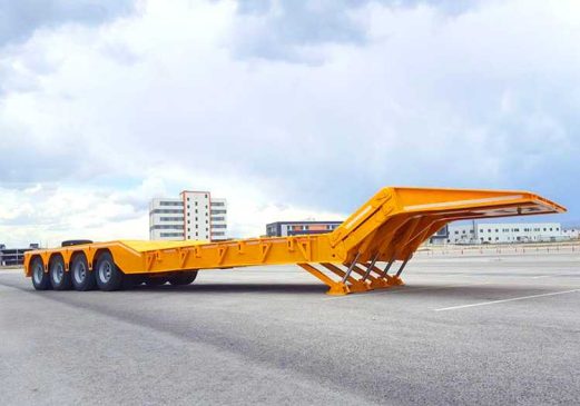 Low bed semi-trailer for heavy duty